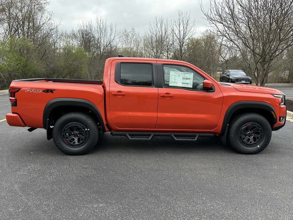 2025 Nissan Frontier Crew Cab PRO-4X photo 3
