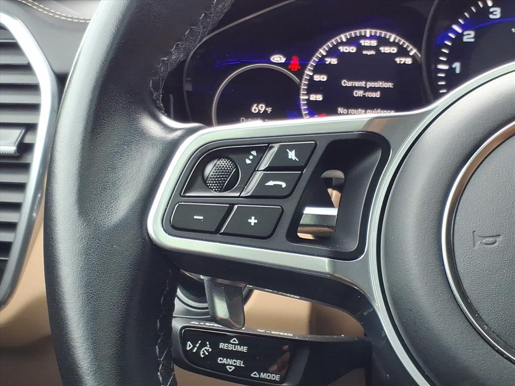 2023 Porsche Cayenne Coupe Platinum Edition photo 15