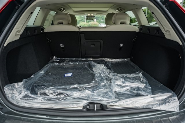 2026 Volvo V60 Cross Country B5 AWD Plus photo 8