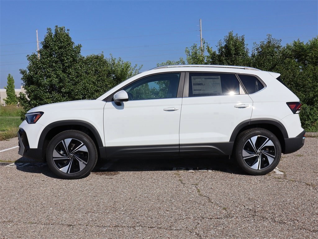 2025 Volkswagen Taos SE photo 2