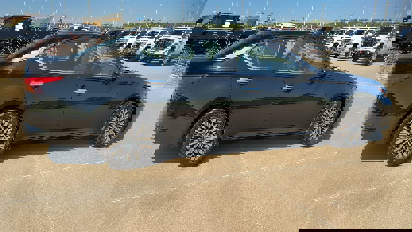 2024 Nissan Altima 2.5 SV photo 8