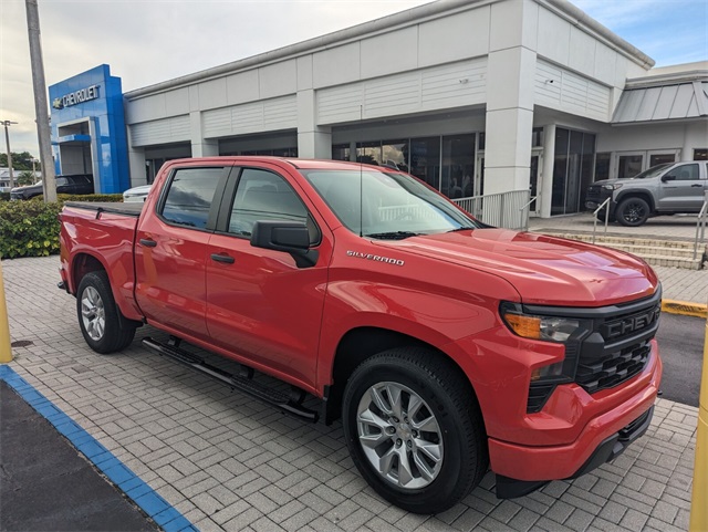 2023 Chevrolet Silverado 1500 Custom photo 2