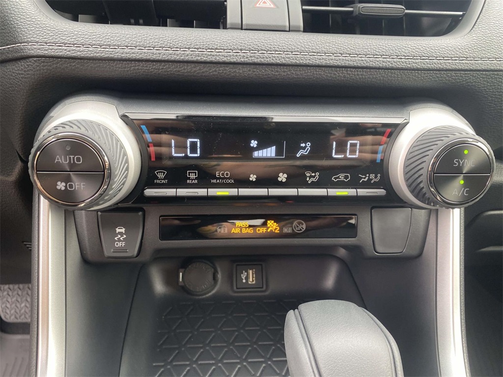 2025 Toyota RAV4 Hybrid XLE photo 16
