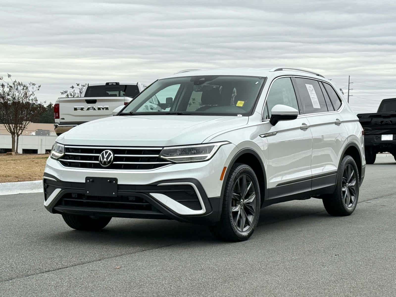 2023 Volkswagen Tiguan SE