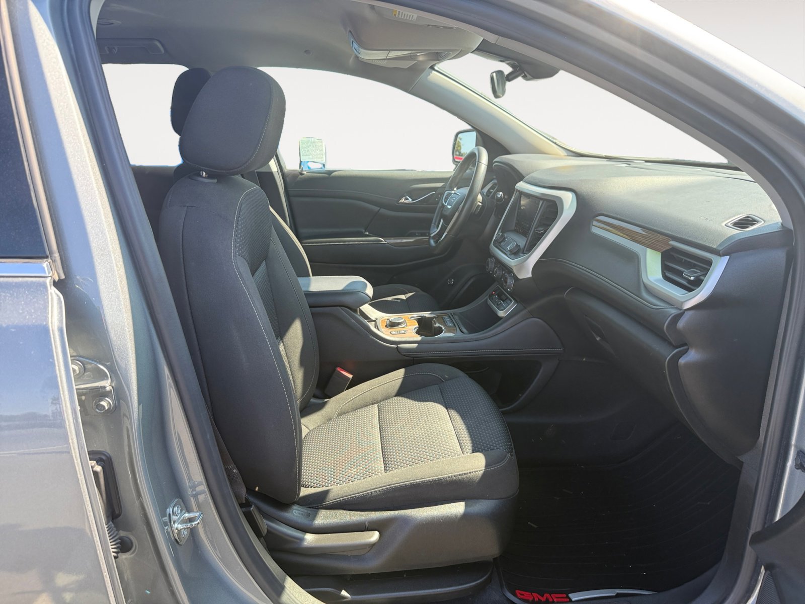 2023 Gmc Acadia SLE photo 18