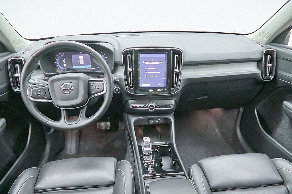 2024 VOLVO XC40 - Image 18