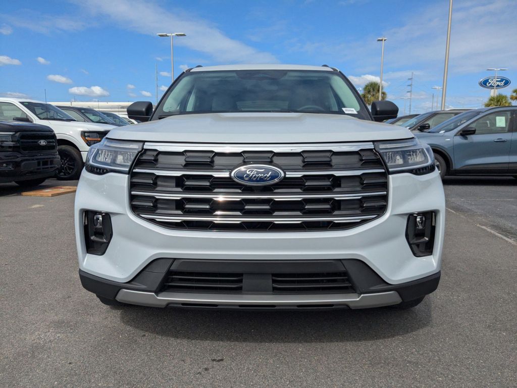 2025 Ford Explorer photo 9