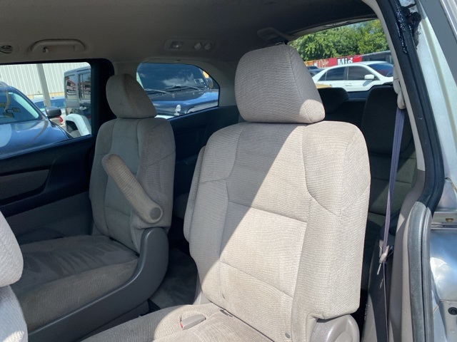 2011 Honda Odyssey LX photo 16