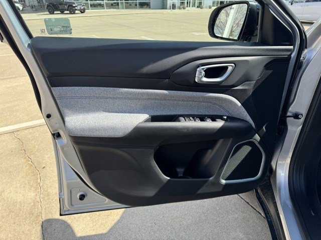 2025 Jeep Compass Latitude photo 5