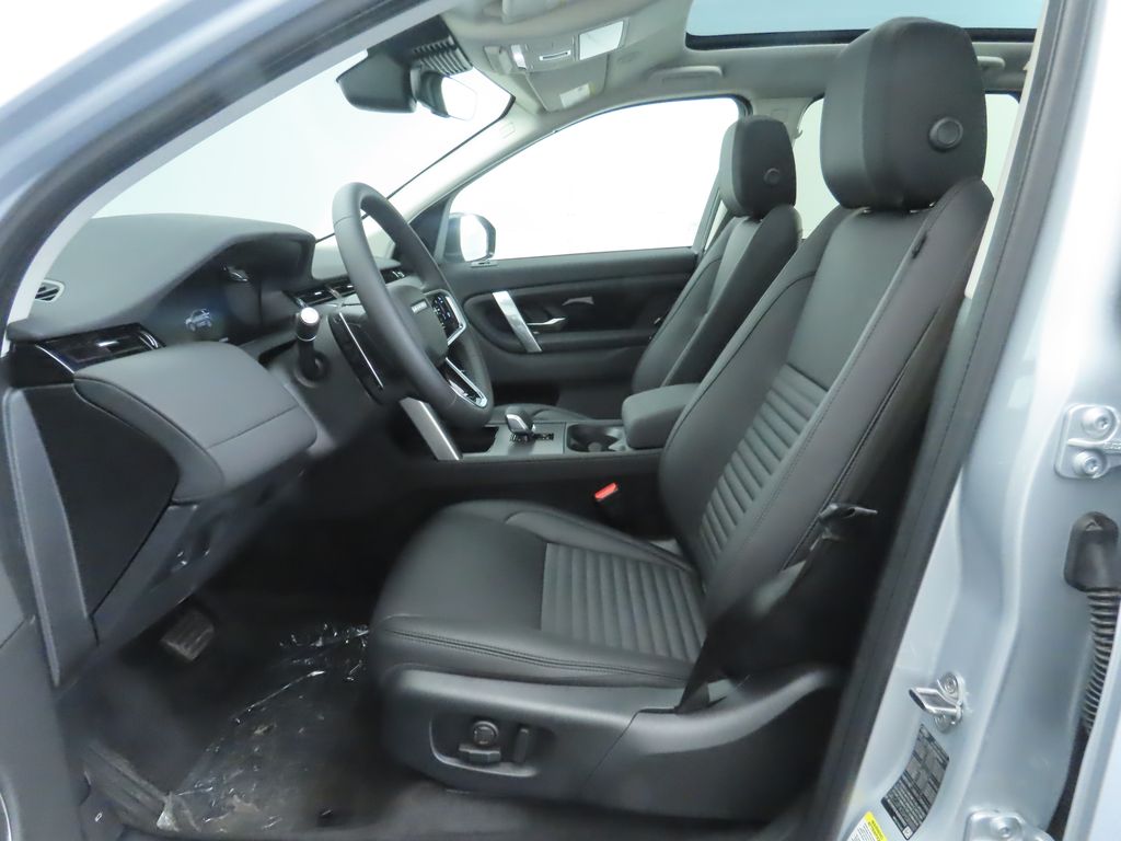 2025 Land Rover Discovery Sport S photo 18