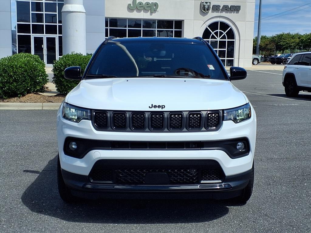 2023 Jeep Compass Altitude photo 2