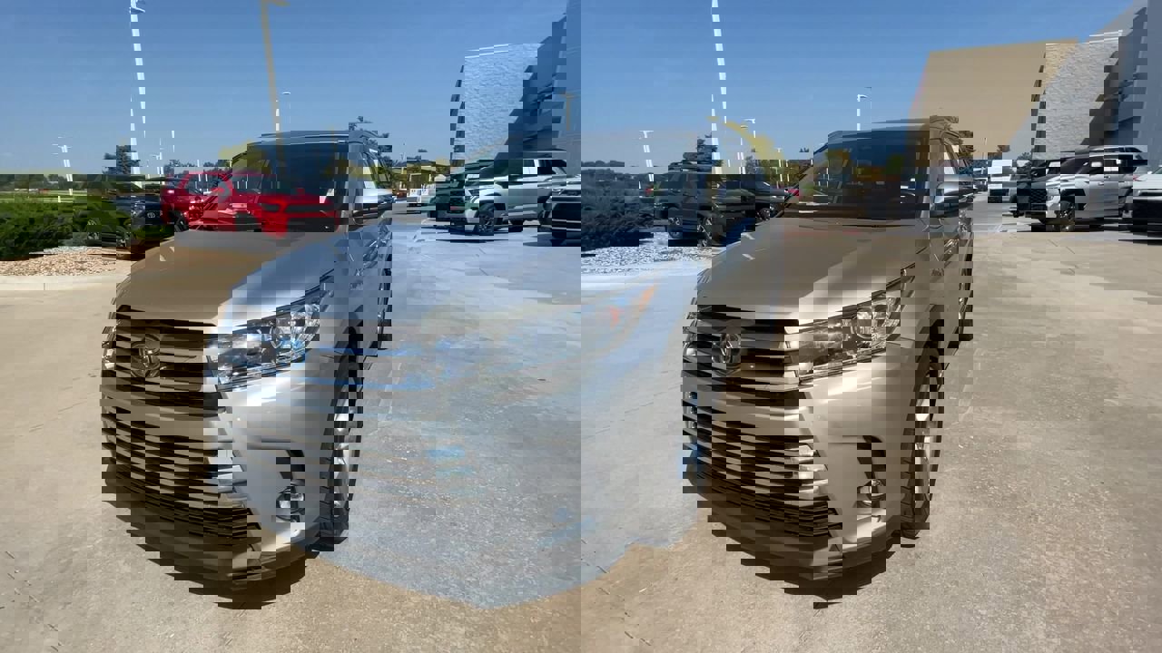 2019 Toyota Highlander Limited photo 2