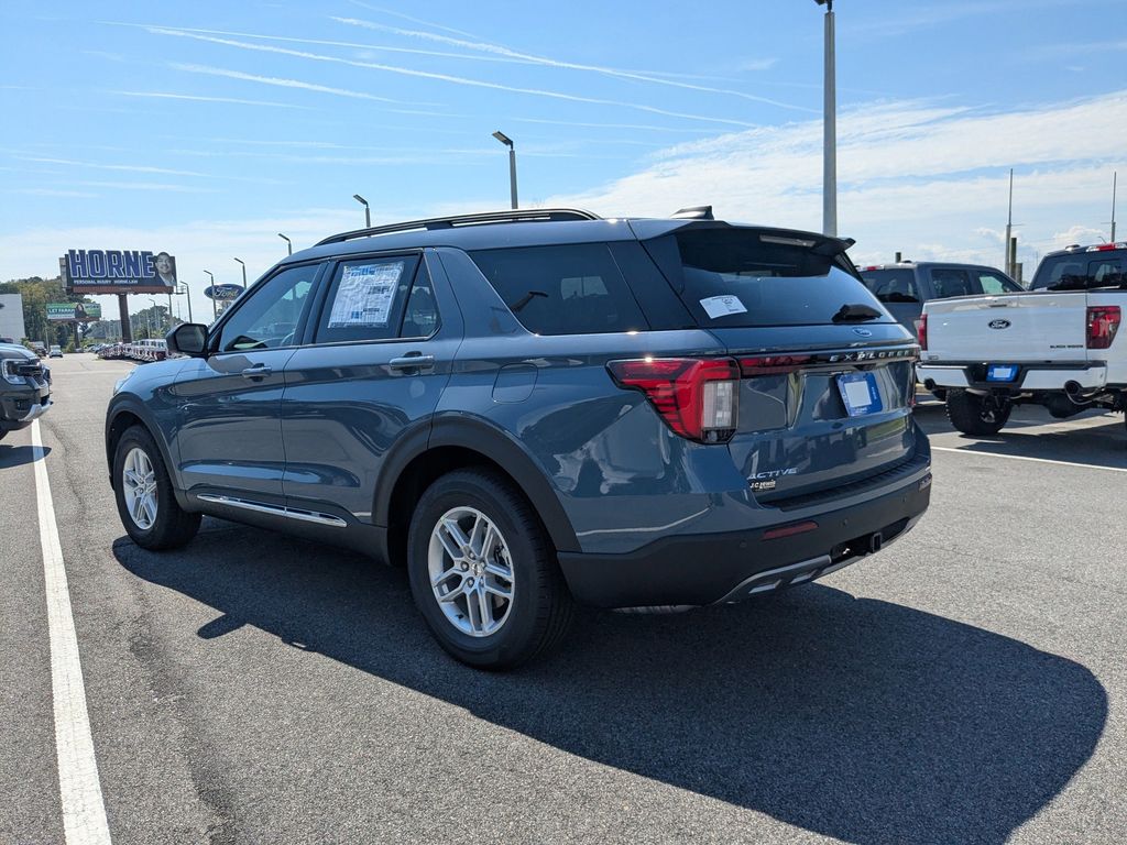 2025 Ford Explorer photo 7