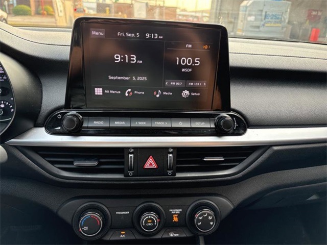 2023 Kia Forte LX photo 11