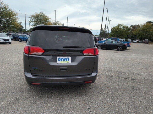 2020 Chrysler Pacifica Red photo 4
