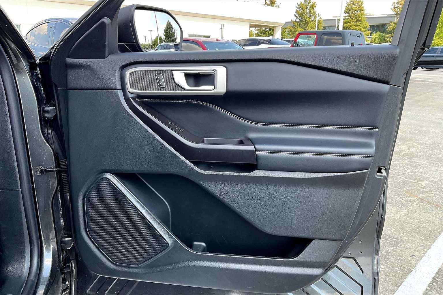 2020 Ford Explorer XLT photo 20