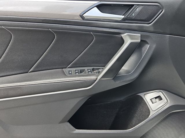 2022 Volkswagen Tiguan SE R-Line Black photo 18