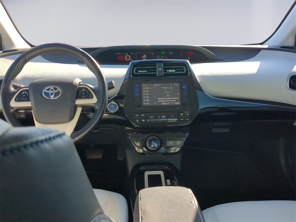 2017 Toyota Prius Three Touring photo 12