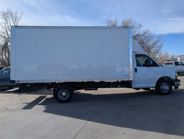 2024 Chevrolet Express Cutaway photo 4
