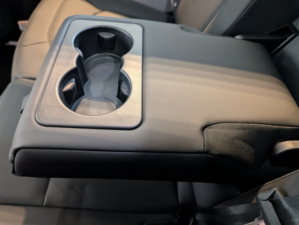 2025 Land Rover Defender 90 X-Dynamic SE photo 25