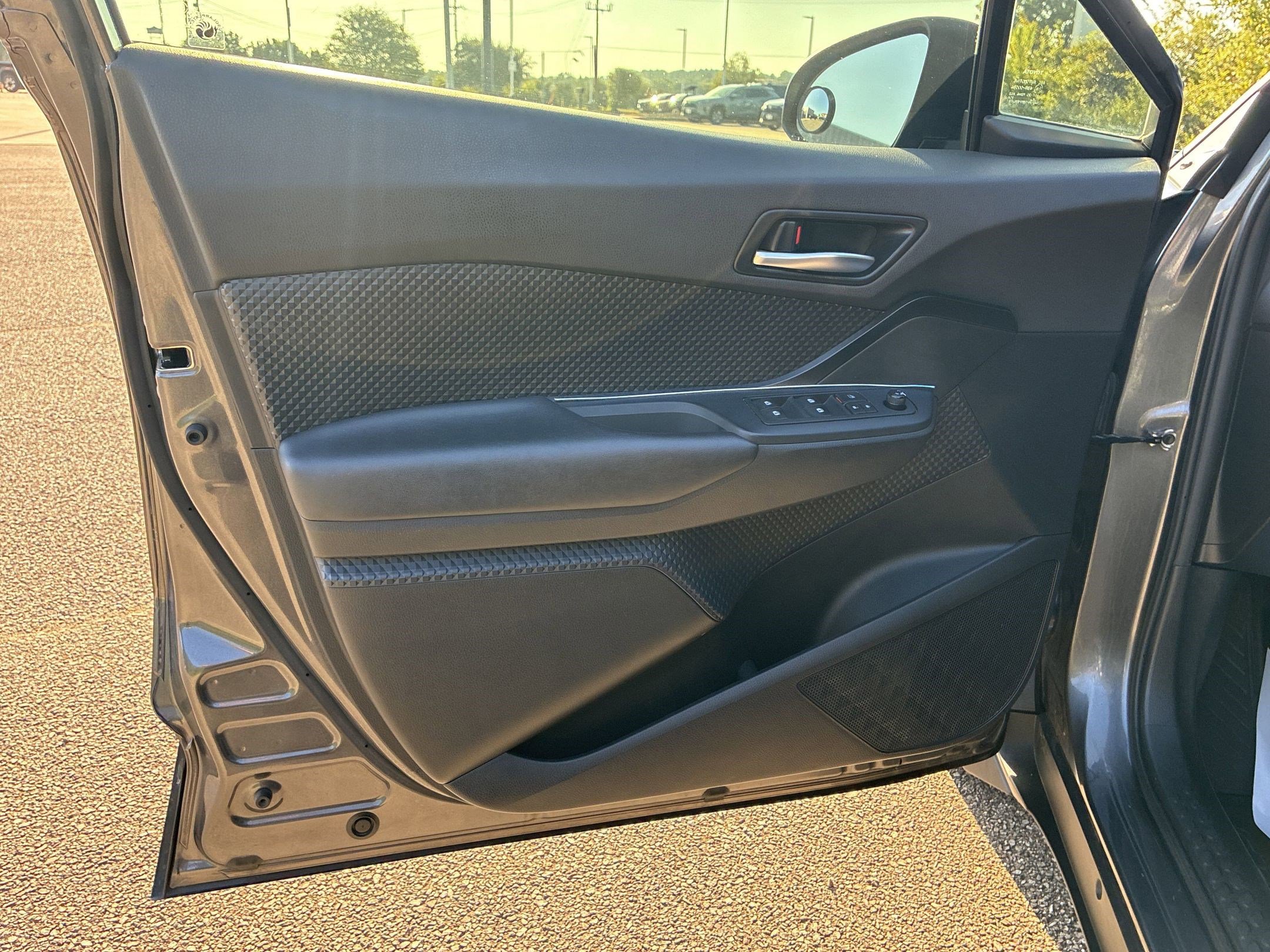 2019 Toyota C-HR XLE photo 22