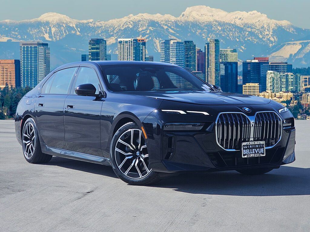 2025 BMW 7 Series 740i's photo