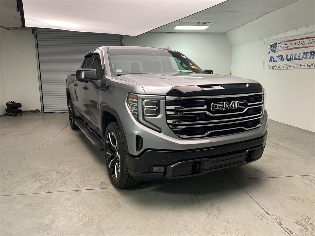 2023 GMC Sierra 1500 SLT's photo