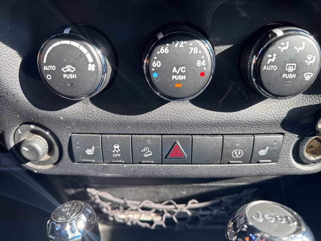 2013 Jeep Wrangler Sahara photo 10