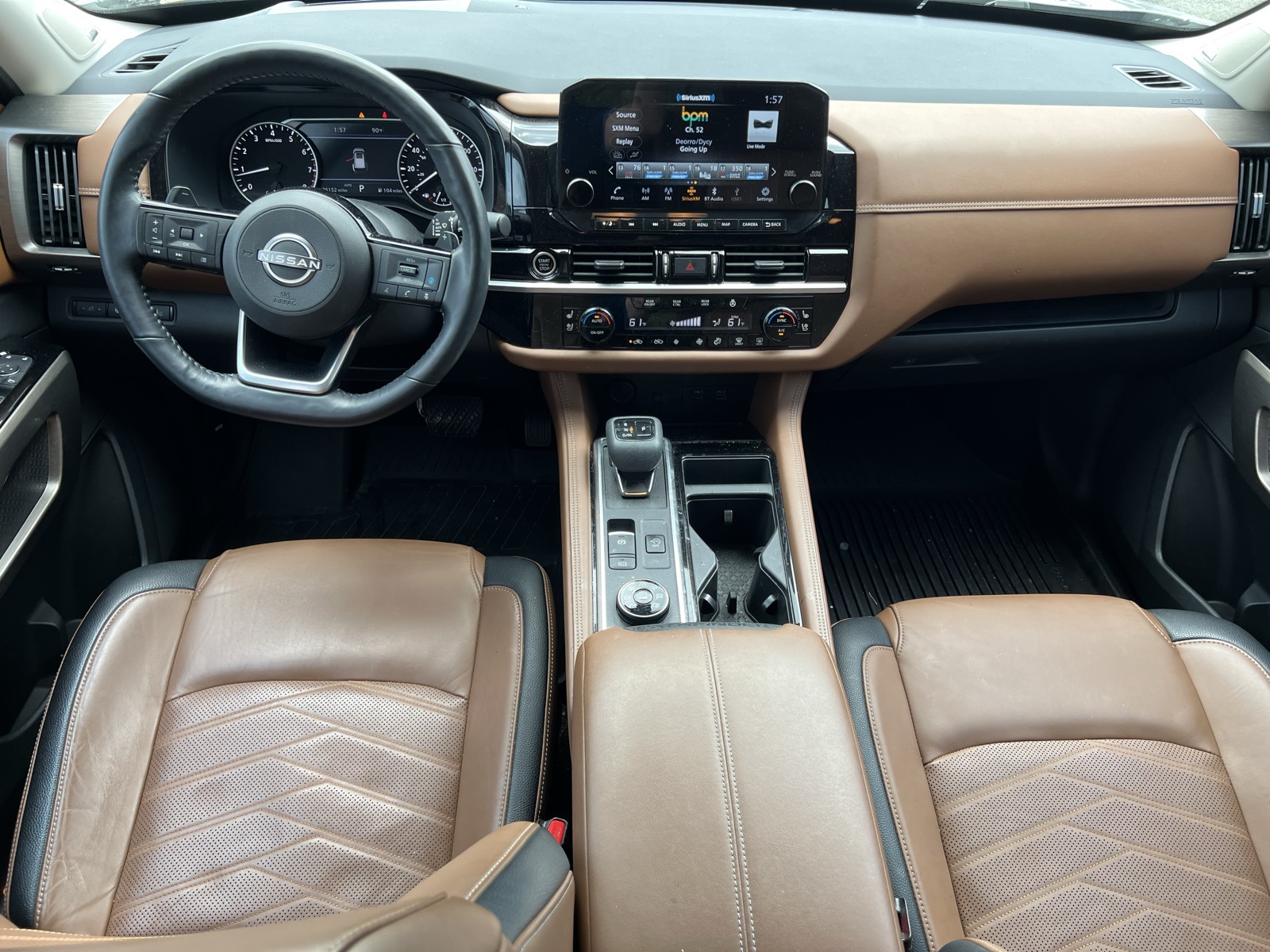 2022 Nissan Pathfinder Platinum photo 2
