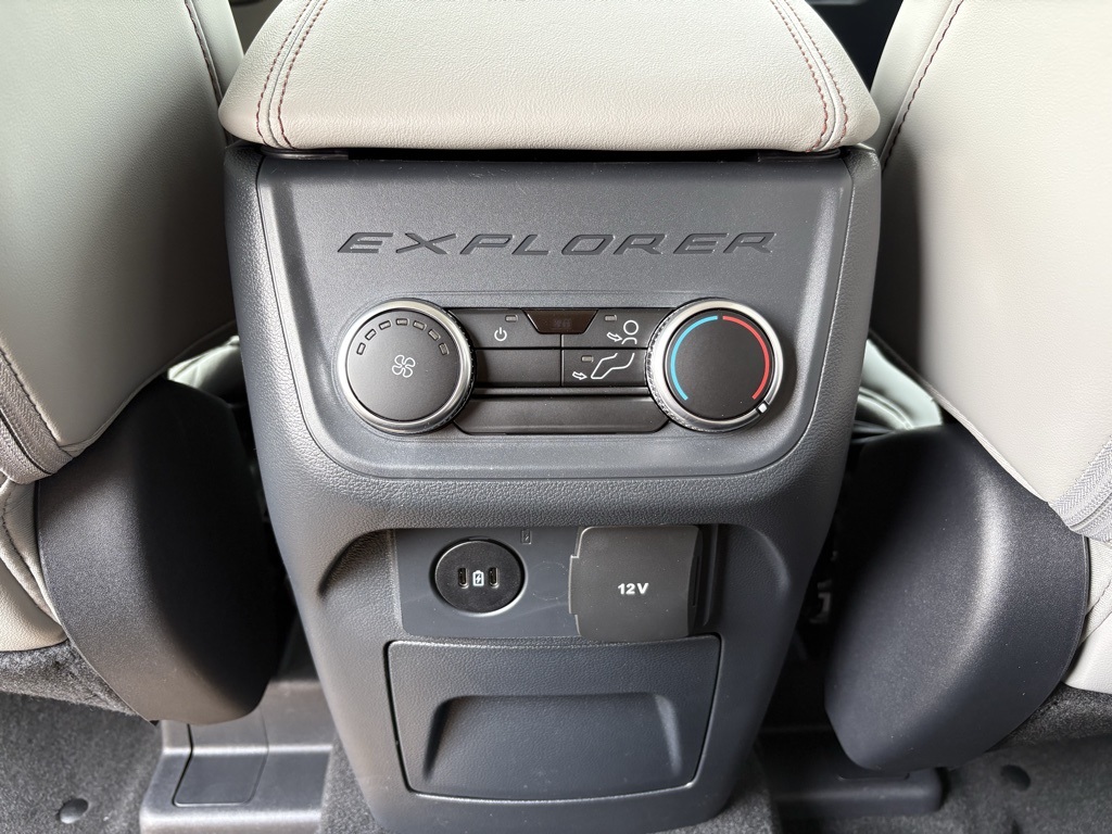 2025 Ford Explorer photo 23