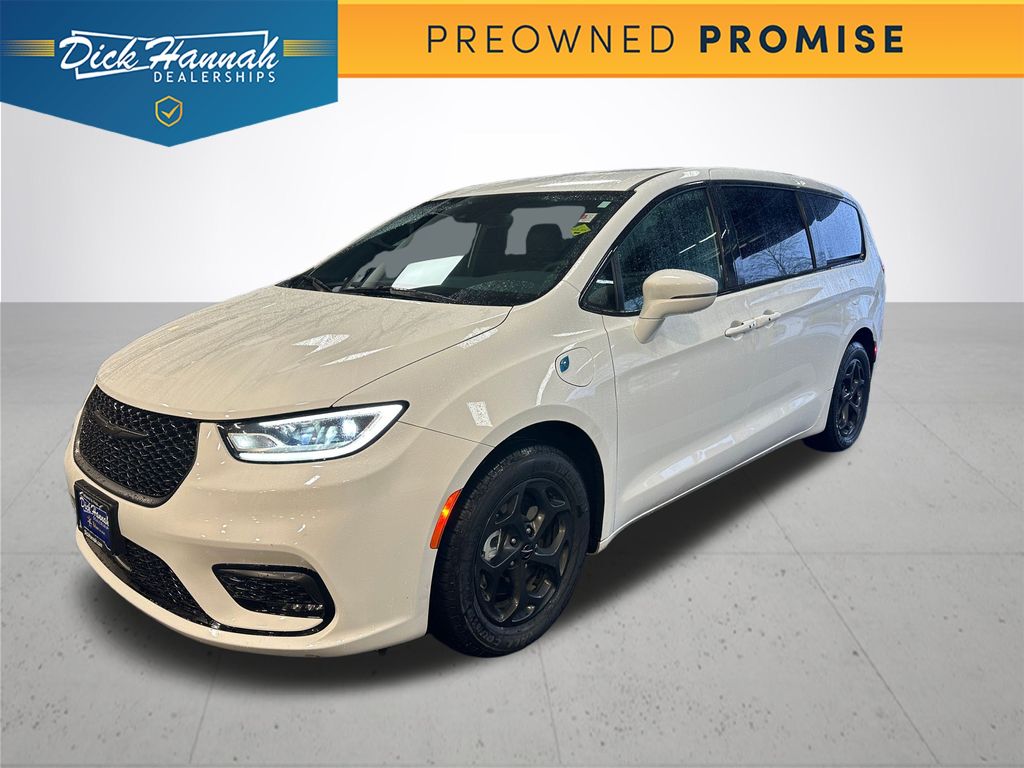 2022 Chrysler Pacifica Hybrid Touring L's photo