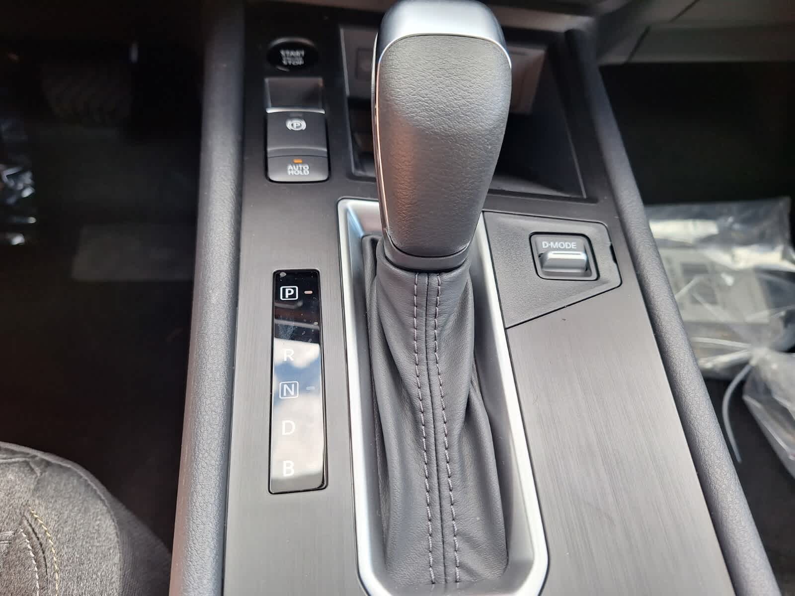 2026 Nissan Kicks SV photo 17
