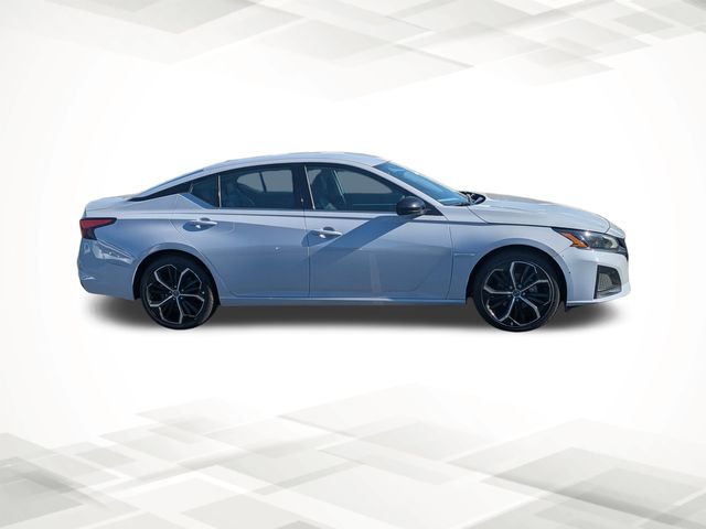 2024 Nissan Altima 2.5 SR photo 3