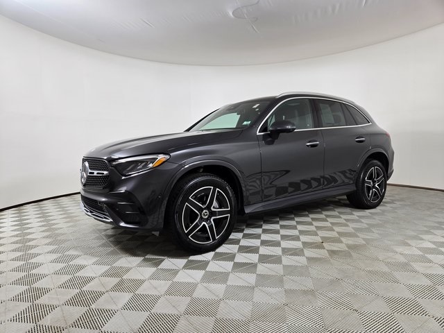 2025 Mercedes Benz GLC 300 photo 3