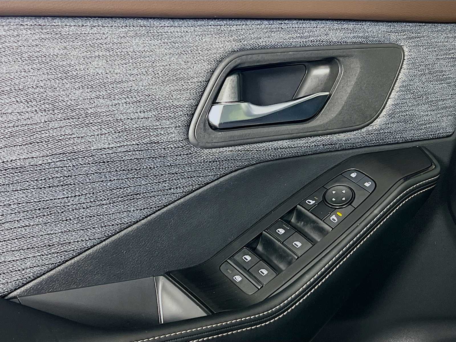 2023 Nissan Rogue SV photo 17