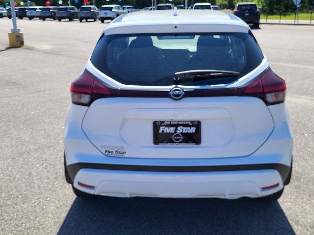 2025 Nissan Kicks Play S photo 3