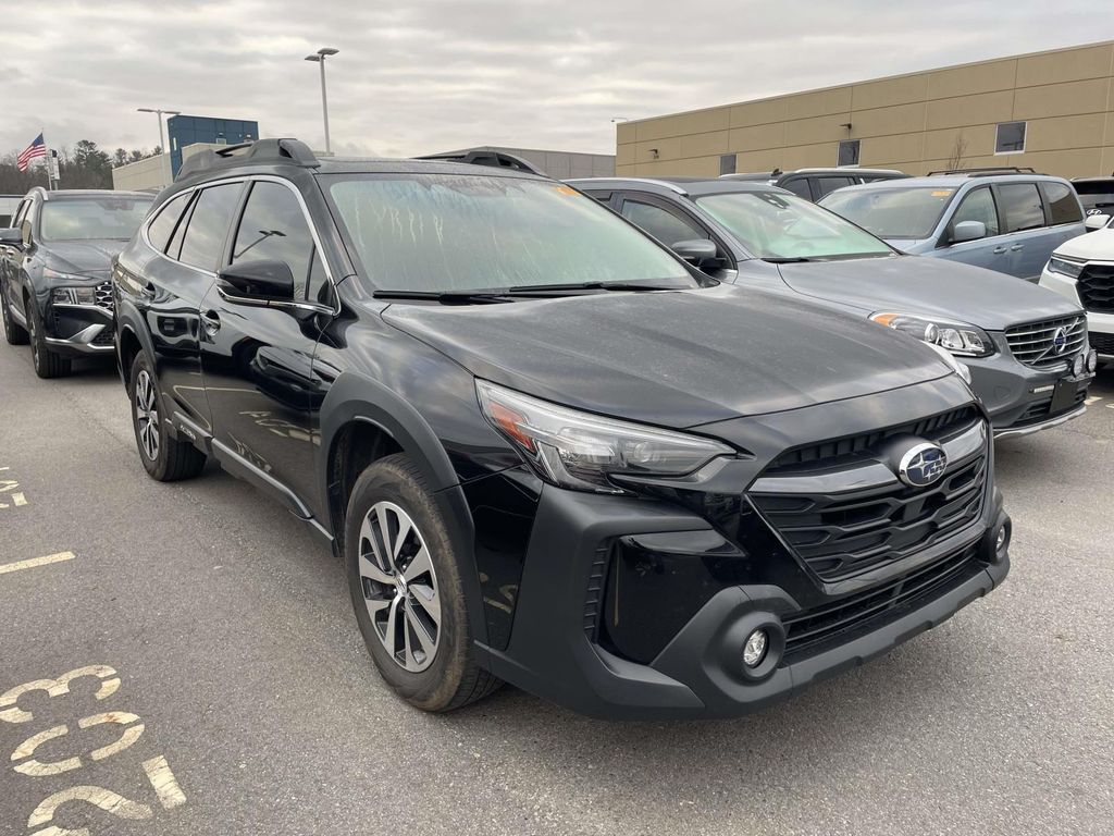 2024 Subaru Outback Premium's photo