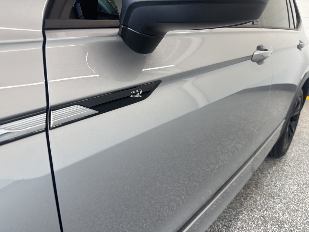 2024 Volkswagen Tiguan SE R-Line Black photo 8
