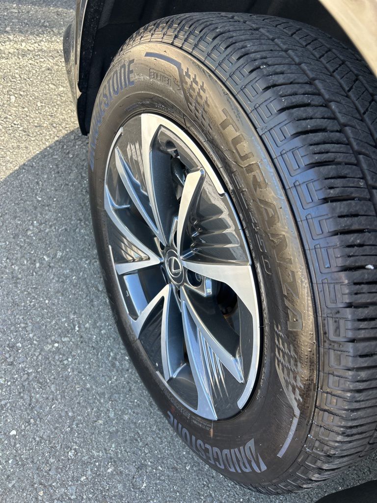 2025 Lexus RZ 300e Premium photo 5