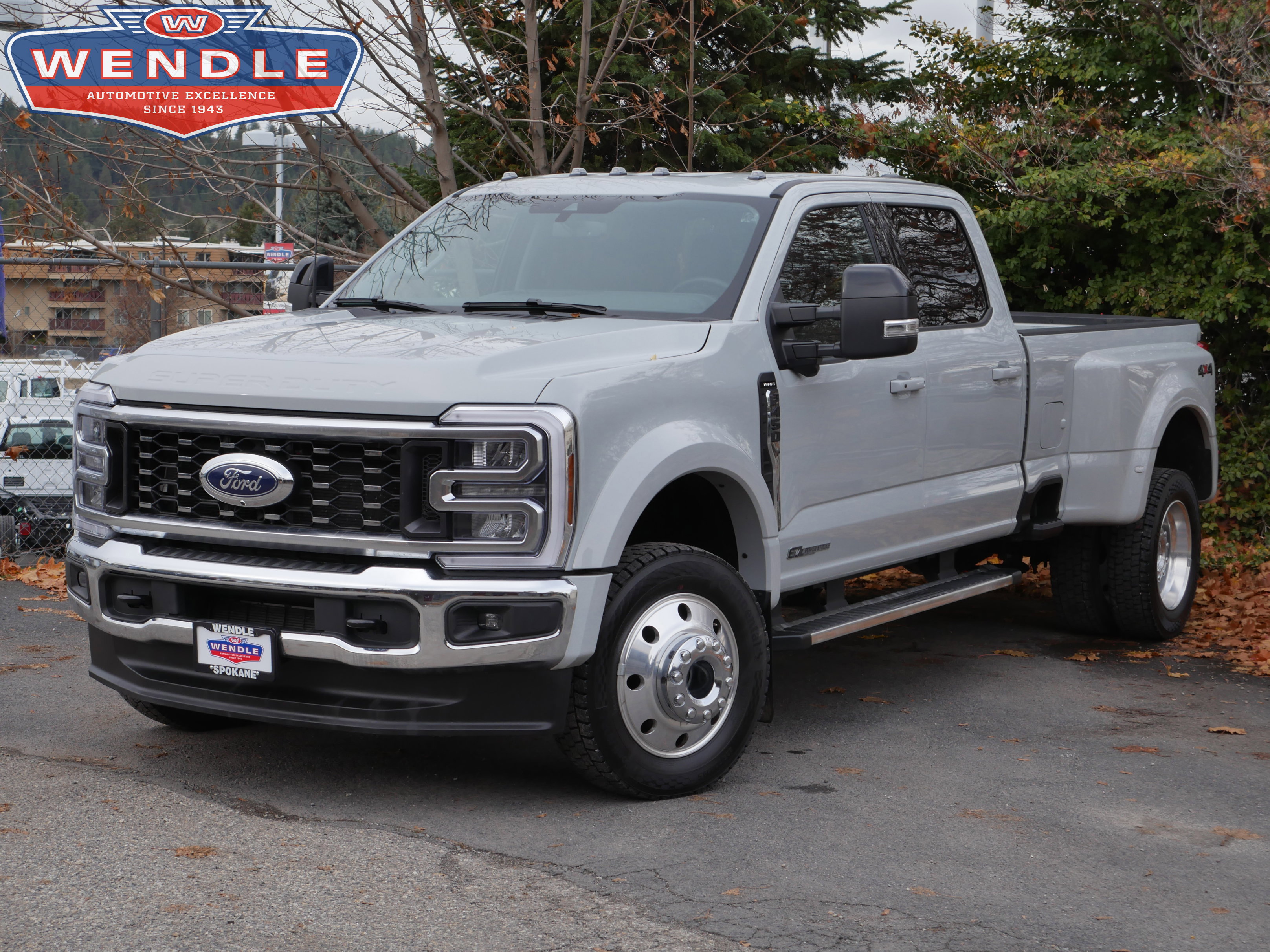 2025 Ford F-450 Super Duty Lariat's photo