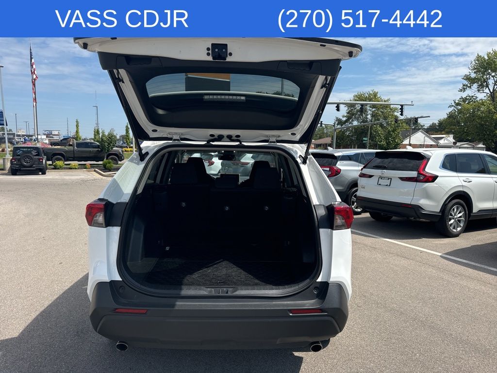 2024 Toyota RAV4 LE photo 6