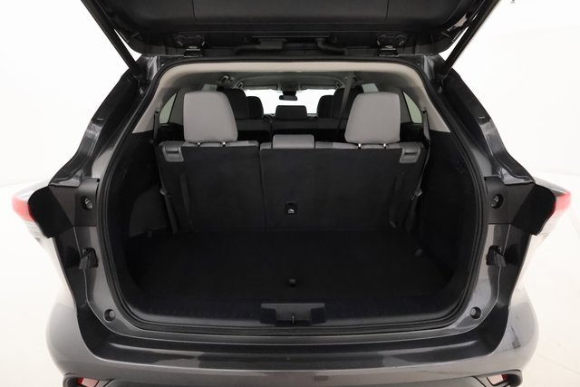 2022 Toyota Highlander LE photo 20