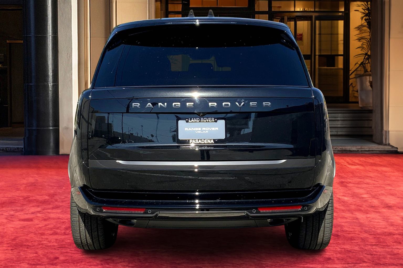 2025 Land Rover Range Rover SE photo 4