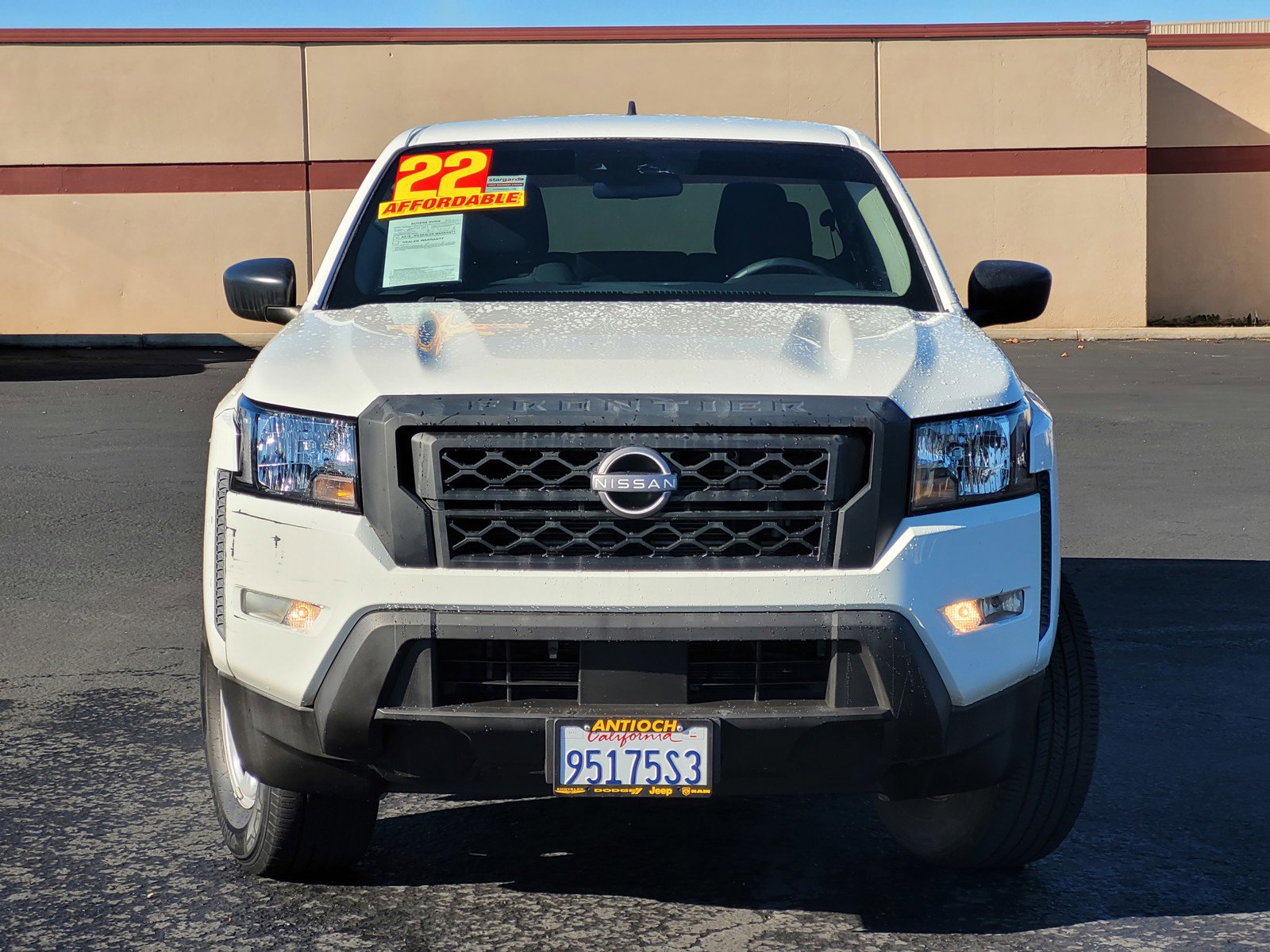 2022 Nissan Frontier S photo 2