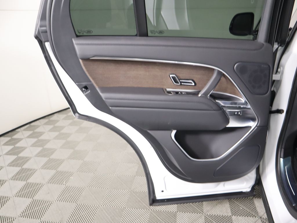 2025 Land Rover Range Rover SE photo 23