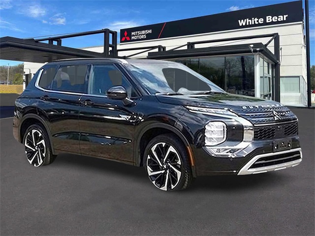 2023 Mitsubishi Outlander Base's photo