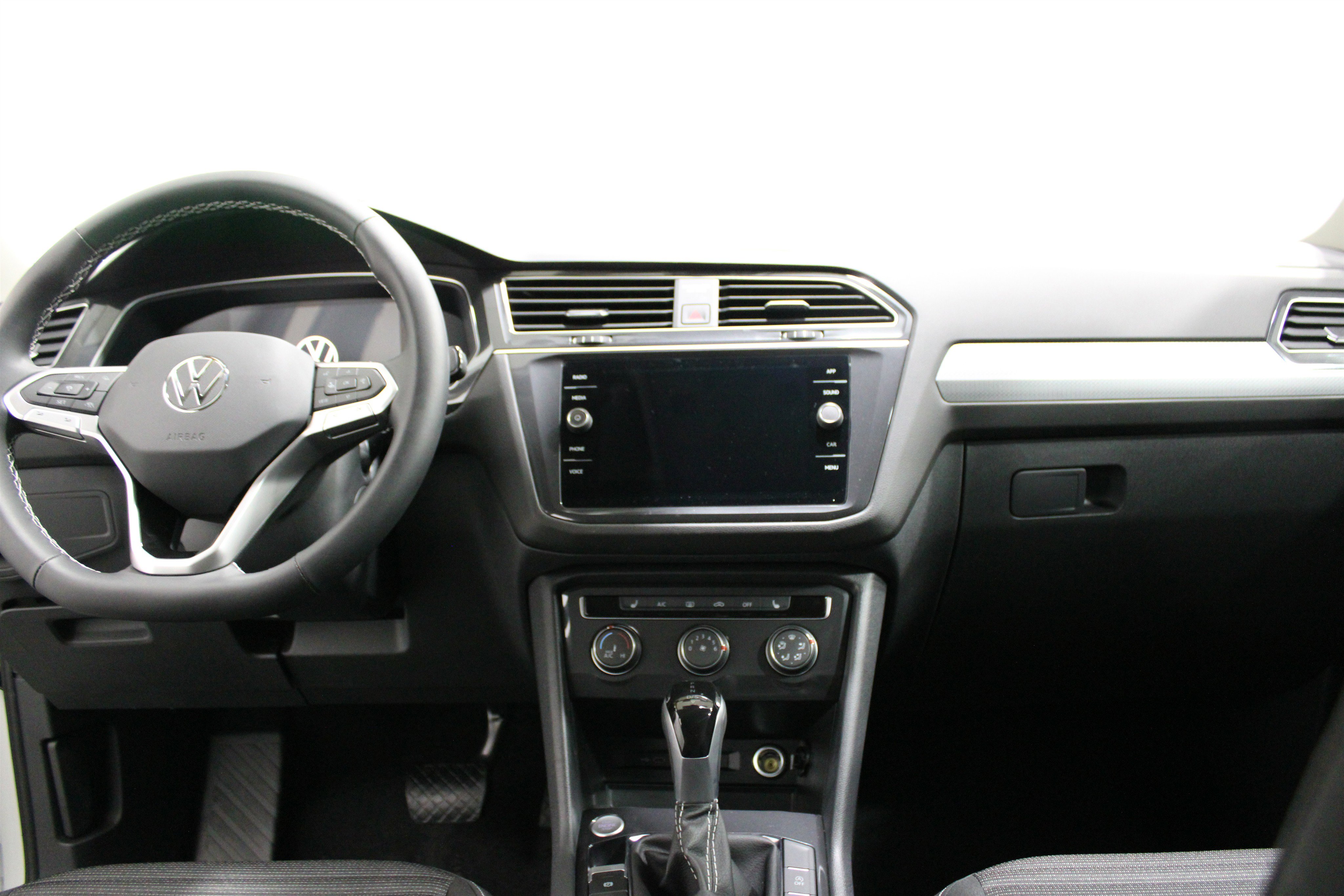 2024 Volkswagen Tiguan S photo 2