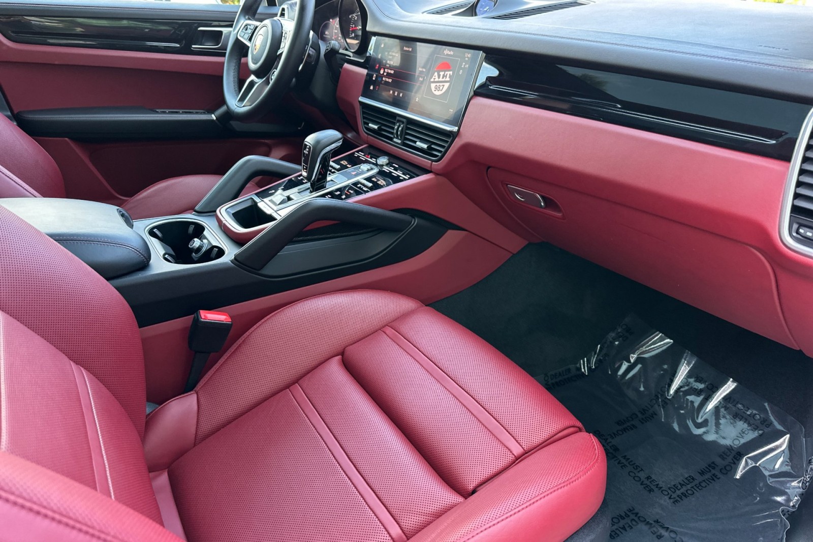 2022 Porsche Cayenne Platinum Edition photo 19