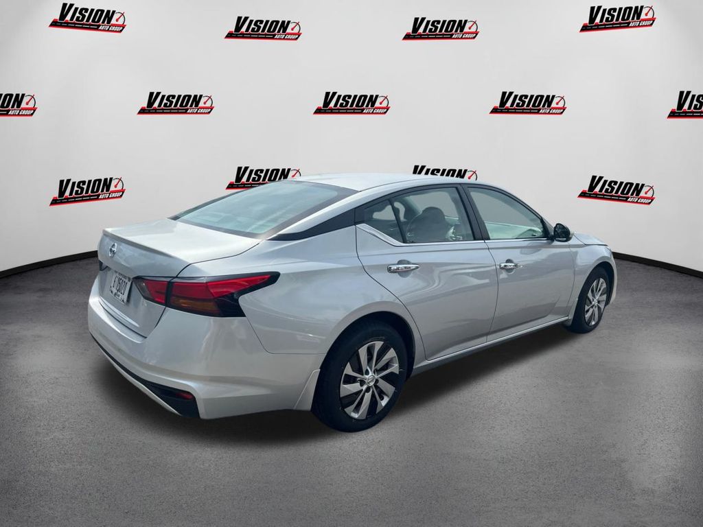 2022 Nissan Altima 2.5 S photo 5