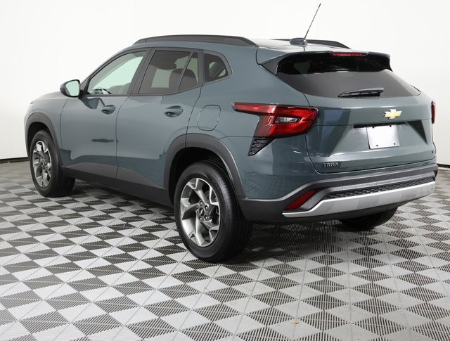 2025 Chevrolet Trax LT photo 4